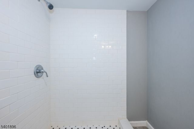 65 Grove St, Bloomfield Twp., NJ 07003