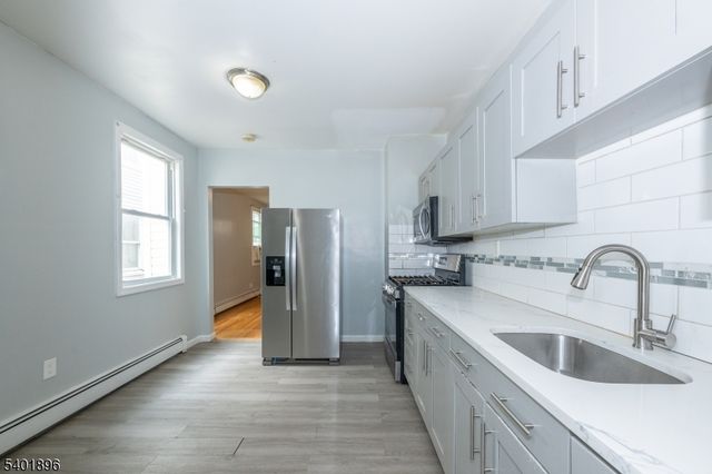 65 Grove St, Bloomfield Twp., NJ 07003