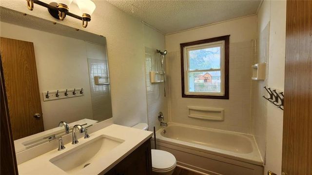 2212 Bartlett Avenue, Altoona, WI 54720