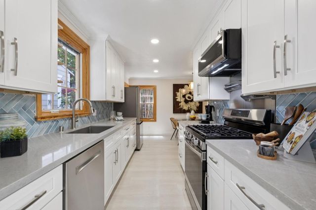 321 La Casa Avenue, San Mateo, CA 94403