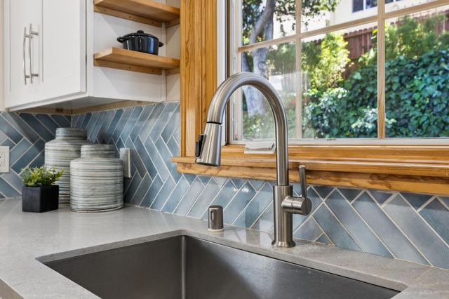 321 La Casa Avenue, San Mateo, CA 94403