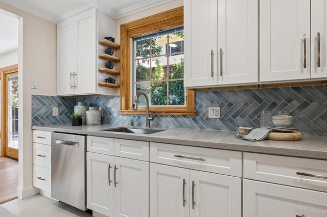 321 La Casa Avenue, San Mateo, CA 94403