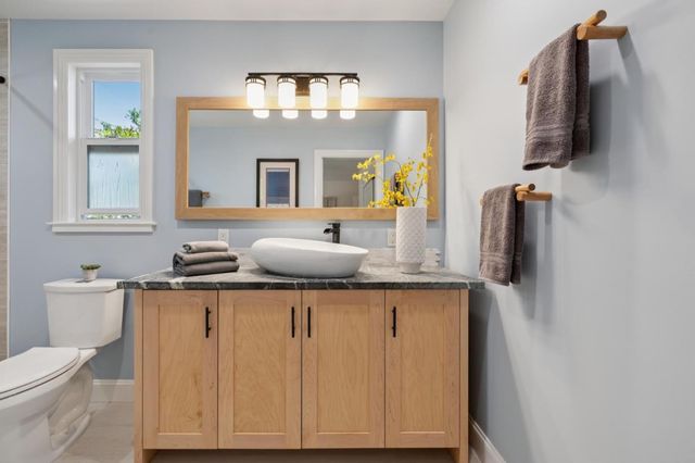 321 La Casa Avenue, San Mateo, CA 94403