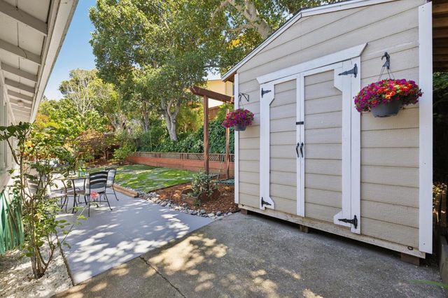 321 La Casa Avenue, San Mateo, CA 94403