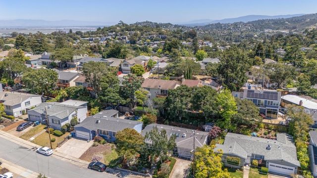 321 La Casa Avenue, San Mateo, CA 94403
