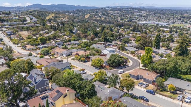 321 La Casa Avenue, San Mateo, CA 94403