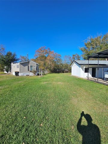 1305 Stowell Street, Anahuac, TX 77514