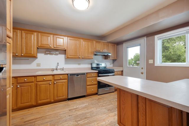 1381 Volkamer Trail, Elk Grove Village, IL 60007