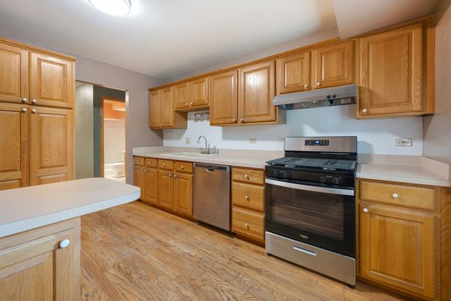 1381 Volkamer Trail, Elk Grove Village, IL 60007