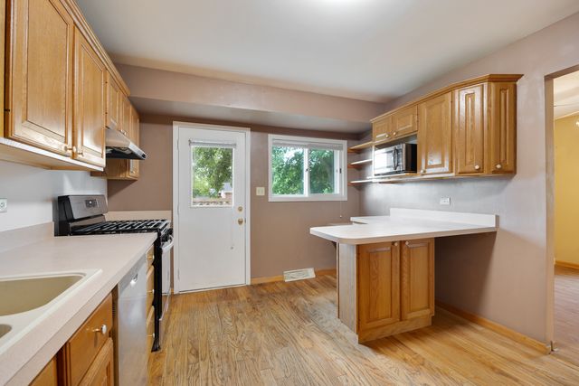 1381 Volkamer Trail, Elk Grove Village, IL 60007