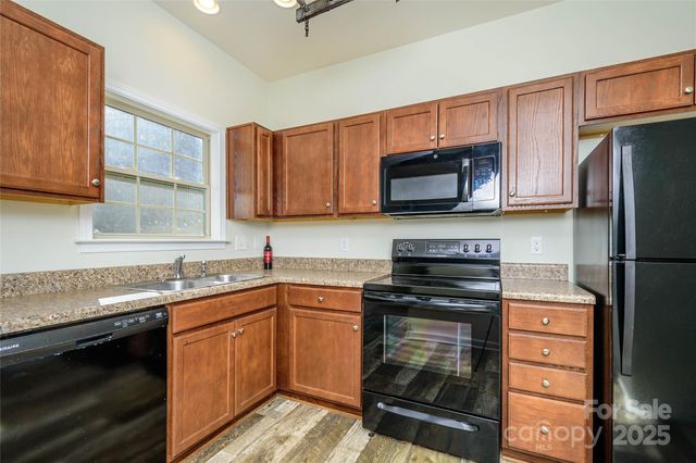 35 Greenly Lane, Fletcher, NC 28732