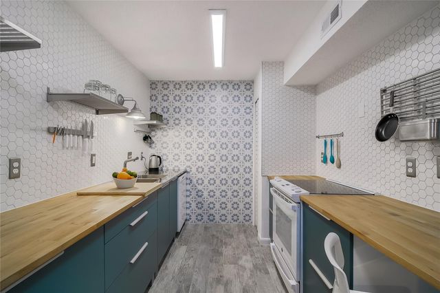 1600 BIG TREE ROAD B1, Daytona Beach, FL 32119