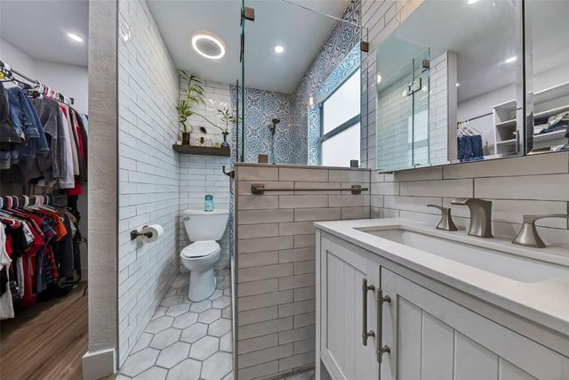 270 NE 42nd Court, Oakland Park, FL 33334