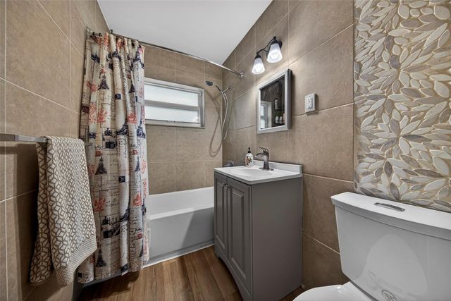 270 NE 42nd Court, Oakland Park, FL 33334