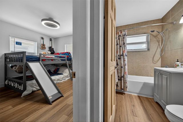 270 NE 42nd Court, Oakland Park, FL 33334