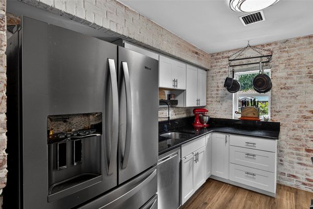 270 NE 42nd Court, Oakland Park, FL 33334