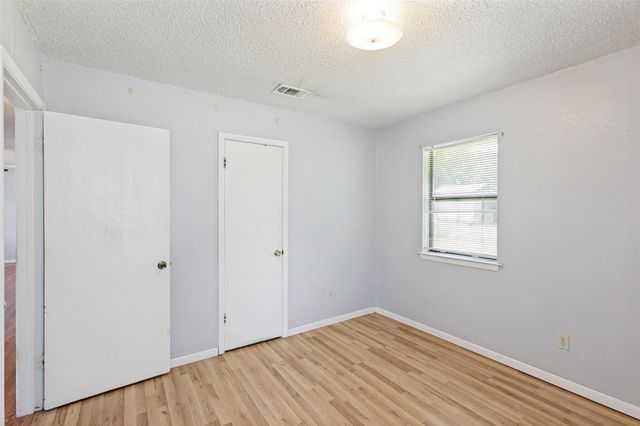 1516 McLain ST, Taylor, TX 76574