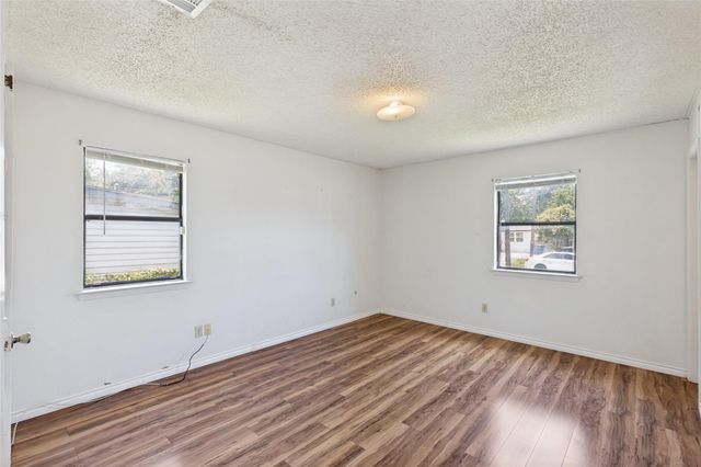 1516 McLain ST, Taylor, TX 76574