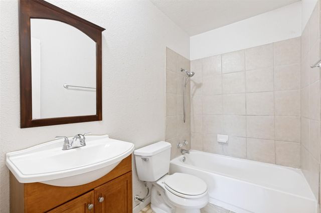 1516 McLain ST, Taylor, TX 76574
