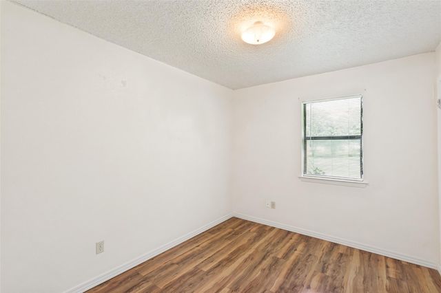 1516 McLain ST, Taylor, TX 76574