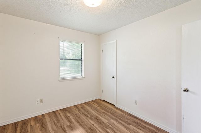 1516 McLain ST, Taylor, TX 76574