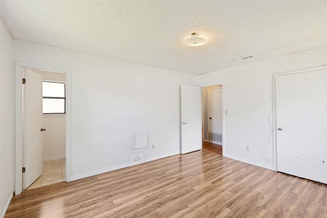 1516 McLain ST, Taylor, TX 76574