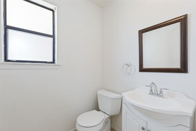 1516 McLain ST, Taylor, TX 76574