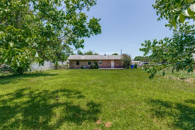 1516 McLain ST, Taylor, TX 76574