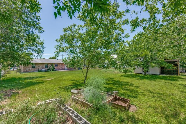 1516 McLain ST, Taylor, TX 76574