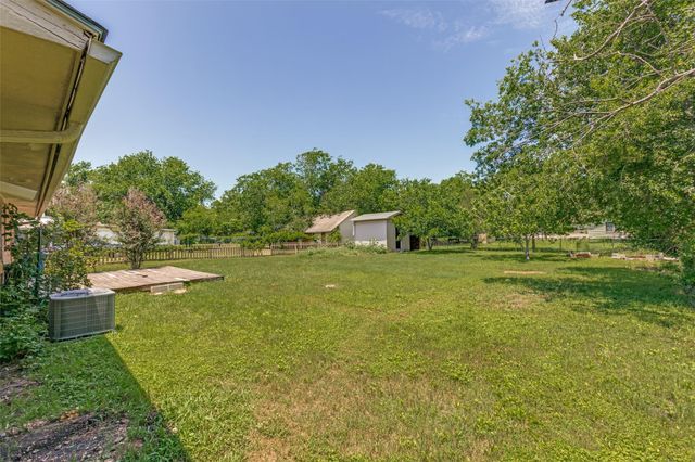 1516 McLain ST, Taylor, TX 76574