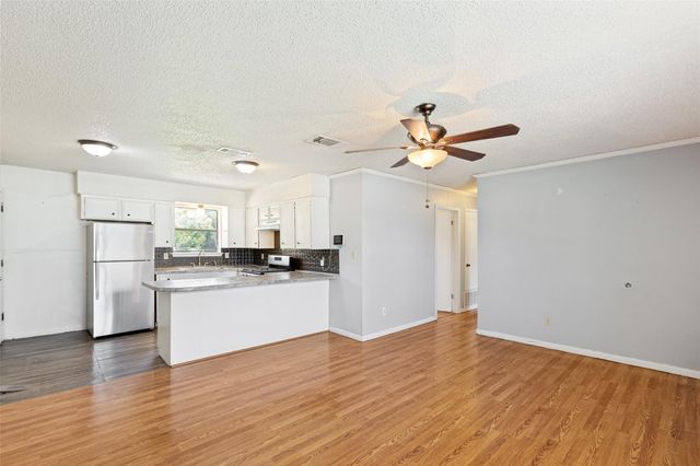 1516 McLain ST, Taylor, TX 76574