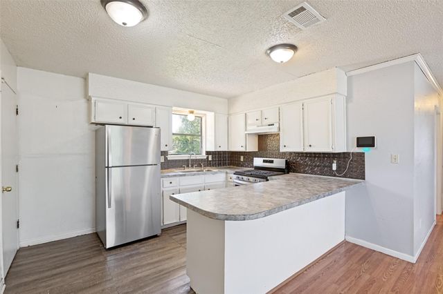 1516 McLain ST, Taylor, TX 76574