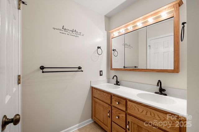 1502 Farmington Hills Drive, Conover, NC 28613