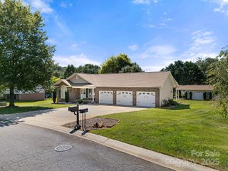1502 Farmington Hills Drive, Conover, NC 28613