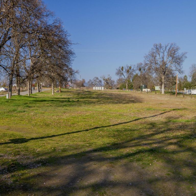 Image 2 of property listing at 33831 Medford Road, Auberry, CA 93602