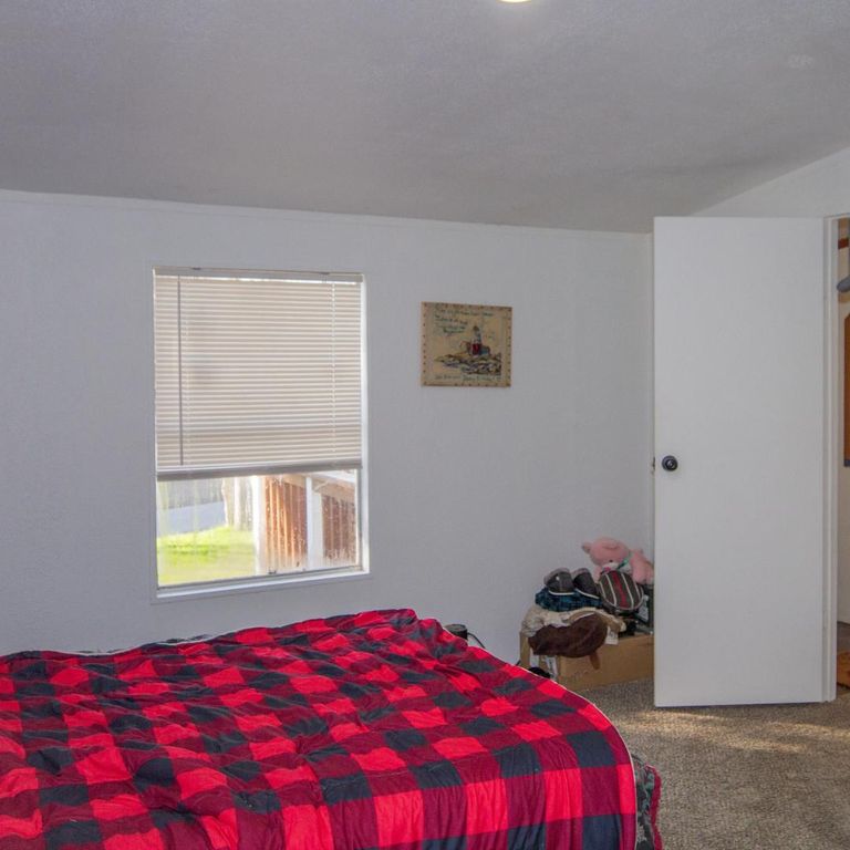 Image 21 of property listing at 33831 Medford Road, Auberry, CA 93602