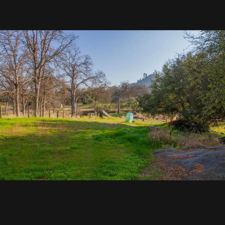 Image 4 of property listing at 33831 Medford Road, Auberry, CA 93602