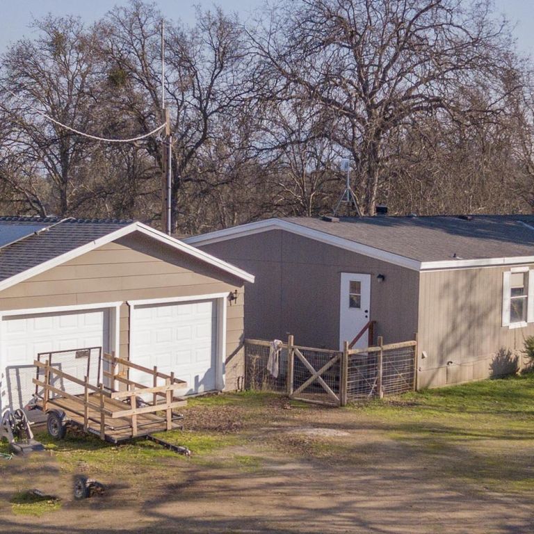 Image 5 of property listing at 33831 Medford Road, Auberry, CA 93602