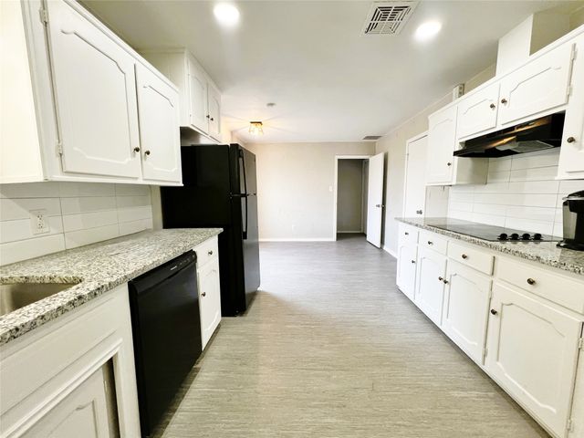 3709 Ashford Avenue, Fort Worth, TX 76133