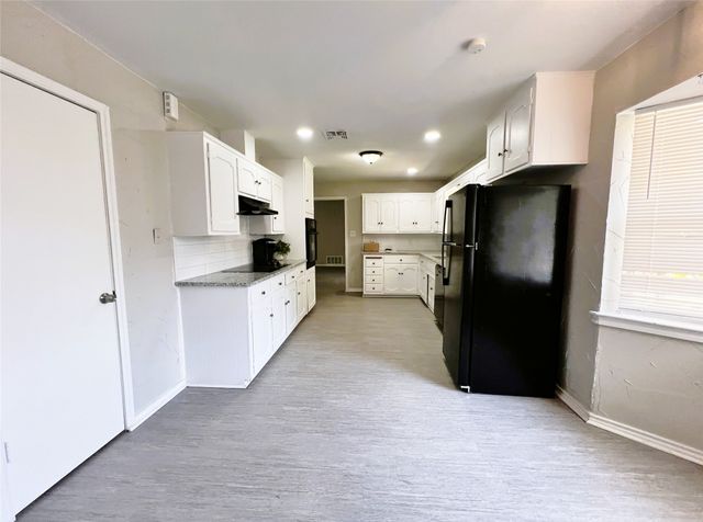 3709 Ashford Avenue, Fort Worth, TX 76133
