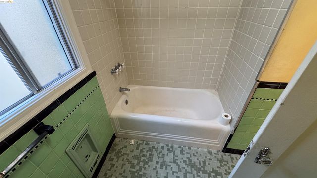 1266 Washington Ave, Albany, CA 94706