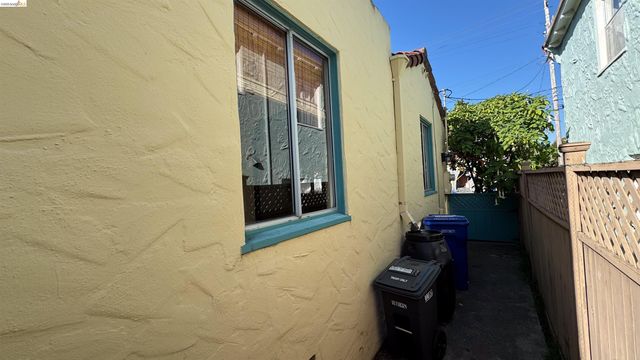 1266 Washington Ave, Albany, CA 94706