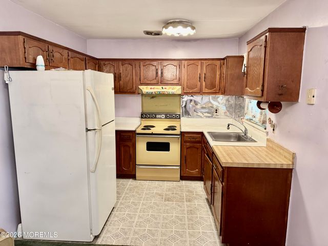 6 Mason Lane A, Whiting, NJ 08759