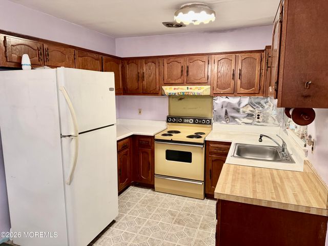 6 Mason Lane A, Whiting, NJ 08759