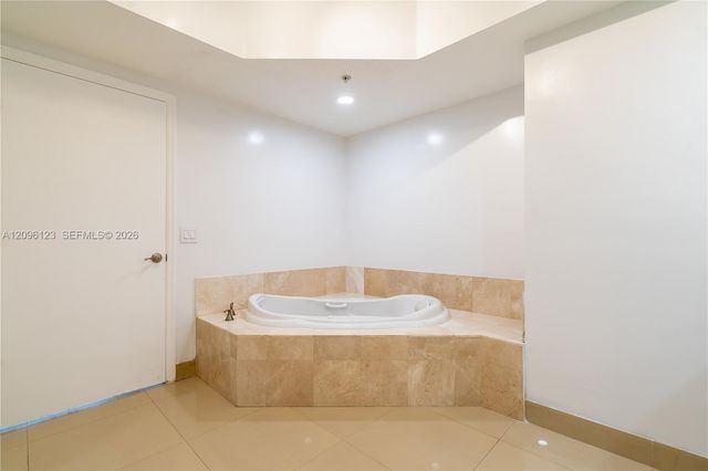 14951 Royal Oaks Lane 2008, North Miami, FL 33181