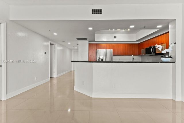 14951 Royal Oaks Lane 2008, North Miami, FL 33181