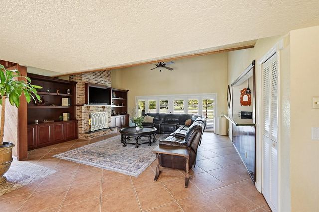 10400 W Tara Boulevard, Boynton Beach, FL 33437