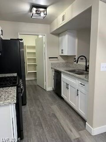 7885 West Flamingo Road 2004, Las Vegas, NV 89147