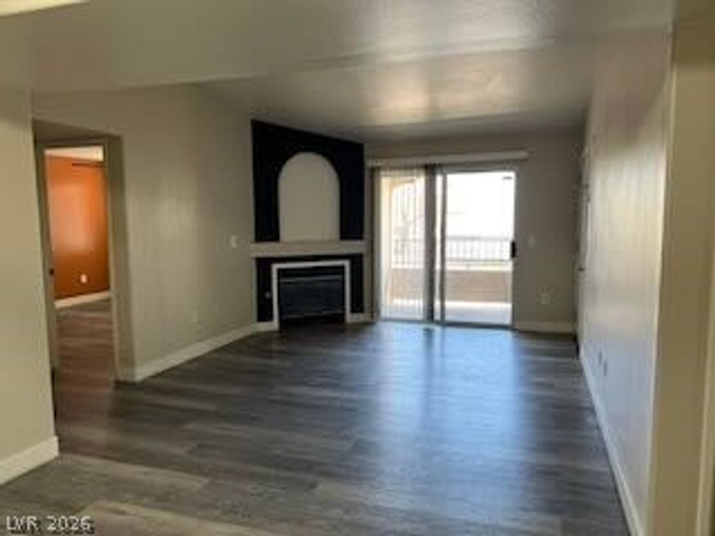 7885 West Flamingo Road 2004, Las Vegas, NV 89147