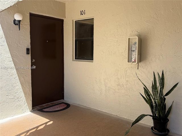 9716 Hammocks Blvd 101, Miami, FL 33196